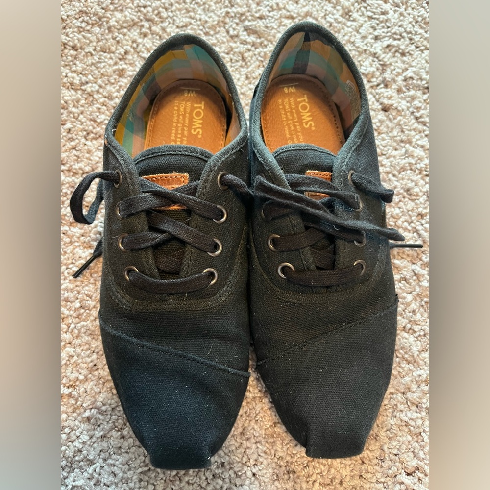 TOMS Women’s Black Canvas Oxfords